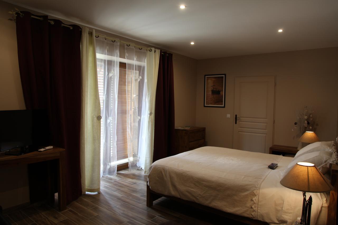 Bed and Breakfast Le Miroir Des Etoiles Pomport Habitación foto